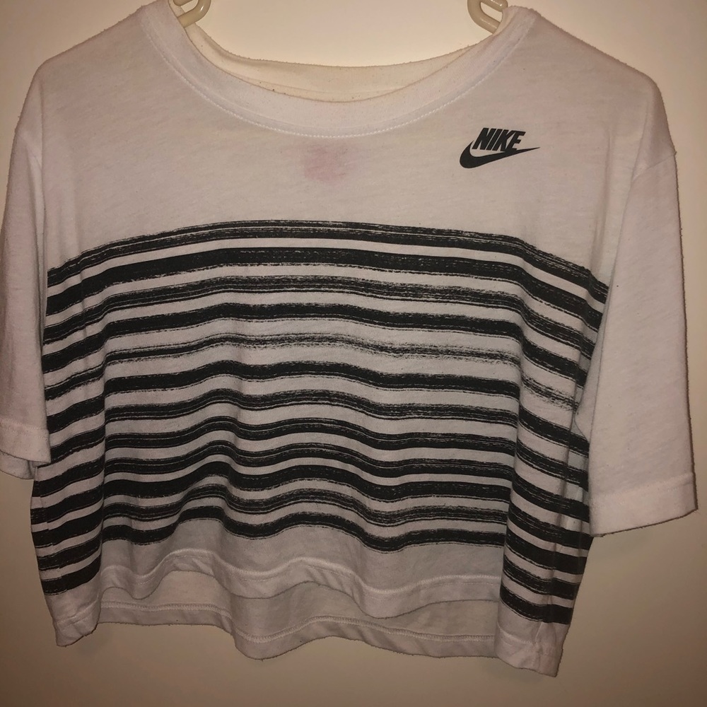 super cute NIKE striped cropped tee!!